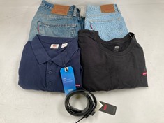 5 X LEVIS GARMENTS VARIOUS MODELS AND SIZES INCLUDING BLACK T-SHIRT SIZE 5XL- LOCATION 29A.