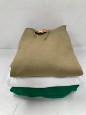 3 X SWEATSHIRTS VARIOUS BRANDS AND SIZES INCLUDING GREEN CARHARTT SWEATSHIRT SIZE L - LOCATION 34B.