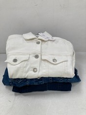 3 X JACKETS VARIOUS BRANDS AND SIZES INCLUDING WHITE JACKET THE DROP SIZE XS - LOCATION 34B.