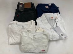 5 X LEVIS GARMENTS VARIOUS MODELS AND SIZES INCLUDING NAVY BLUE POLO SHIRT SIZE XXL- LOCATION 29A.