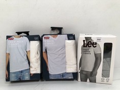 3 X PACKS OF MEN'S UNDERWEAR LEVIS AND LEE VARIOUS SIZES - LOCATION 22B.