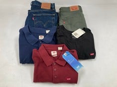 5 X LEVIS GARMENTS VARIOUS MODELS AND SIZES INCLUDING MAROON POLO SHIRT SIZE S- LOCATION 29A.