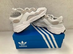 TRAINERS ADIDAS MODEL OZWEEGO WHITE SIZE 40 2/3 - LOCATION 10B.