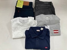 5 X LEVIS GARMENTS VARIOUS MODELS AND SIZES INCLUDING GREY T-SHIRT SIZE S- LOCATION 33A.