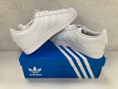 TRAINERS ADIDAS MODEL SUPERSTAR W WHITE SIZES 41 1/3 - LOCATION 10B.