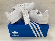 TRAINERS ADIDAD MODEL STAN SMITH J WHITE SIZE 36 - LOCATION 6B.