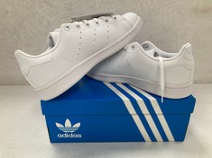 TRAINERS ADIDAS MODELI STAN SMITH J WHITE SIZE 36 - LOCATION 2B.