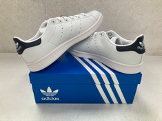 TRAINERS ADIDAS MODEL STAN SMITH WHITE SIZE 37 1/3 - LOCATION 2B.