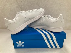 TRAINERS ADIDAS MODEL STAN SMITH WHITE SIZE 40 2/3 - LOCATION 3B.