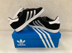 TRAINERS ADIDAS MODEL GAZELLE W BLACK SIZE 37 1/3 - LOCATION 7B.