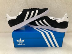 ADIDAS TRAINERS MODEL GAZELLE BLACK SIZE 46 - LOCATION 7B.