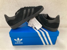 TRAINERS ADIDAS MODEL GAZELLE BLACK SIZE 44 2/3 - LOCATION 7B.