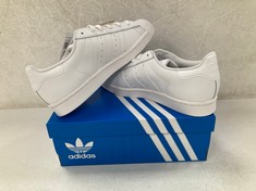 TRAINERS ADIDAS MODEL SUPERSTAR W WHITE SIZE 39 1/3 - LOCATION 7B.