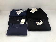 5 X LEVIS GARMENTS VARIOUS MODELS INCLUDING BLUE POLO SHIRT SIZE M-LOCATION 41A.