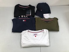 5 X TOMMY HILFIGER GARMENTS VARIOUS MODELS INCLUDING BLUE CAP-LOCATION 49A.