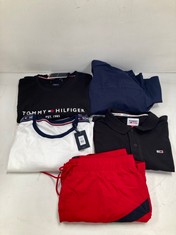 5 X TOMMY HILFIGER CLOTHING VARIOUS SIZES AND STYLES INCLUDING NAVY BLUE SHIRT SIZE XL LOCATION 46A.