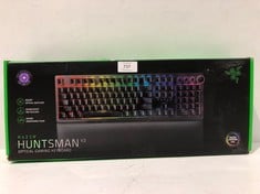 RAZER HUNTSMAN V2 (PURPLE SWITCH) - VIRTUALLY LATENCY-FREE OPTICAL GAMING KEYBOARD, ENGLISH KEYBOARD - BLACK (LETTER "D" DOES NOT WORK) - LOCATION 42C.