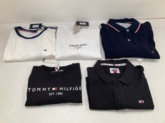 5 X TOMMY HILFIGER CLOTHING VARIOUS SIZES AND STYLES INCLUDING WHITE T-SHIRT SIZE S - LOCATION 38A.