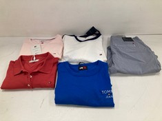 5 X TOMMY HILFIGER CLOTHING VARIOUS SIZES AND STYLES INCLUDING PINK T-SHIRT SIZE M - LOCATION 38A.