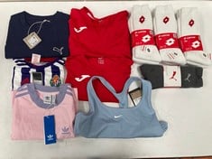 10 X GARMENTS VARIOUS BRANDS AND SIZES INCLUDING NIKE SPORTS TOP BLUE COLOUR SIZE XL - LOCATION 39C.