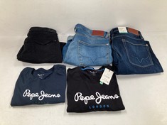 5 X PEPE JEANS GARMENTS VARIOUS SIZES AND MODELS INCLUDING BLACK T-SHIRT SIZE M - LOCATION 26A.