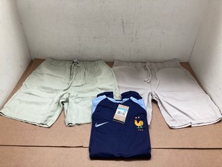 3 X ASSORTED MENS CLOTHING ITEMS TO INCLUDE ALL SAINTS HANBURY SHORTS IN MILKY GREY - UK L - RRP £99.99: LOCATION - J14