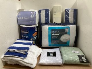 QTY OF ASSORTED HOUSEHOLD ITEMS TO INCLUDE DUNELM SOFT & COOL KINGSIZE DUVET: LOCATION - J19