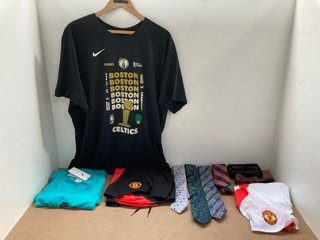 QTY OF ASSORTED MENS CLOTHING ITEMS TO INCLUDE ADIDAS MANCHESTER UNITED FOOTBALL SHORTS IN BLACK/RED - UK L: LOCATION - J20