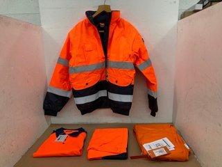 4 X ASSORTED WORK CLOTHING ITEMS TO INCLUDE LEO WORKWEAR WATERSMEET COOLVIZ PLUS POLO SHIRT IN ORANGE/NAVY - UK XL: LOCATION - I8