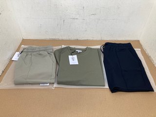 3 X ASSORTED ARNE CLOTHING ITEMS TO INCLUDE LUXE ESSENTIAL SHORTS IN NAVY - UK M: LOCATION - I11