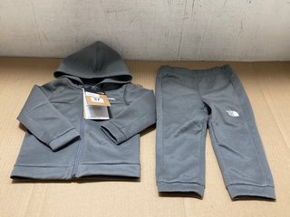 THE NORTH FACE BABY EASY TRACKSUIT SET IN SMOKE PEARL - UK 18-24 MONTHS: LOCATION - J3