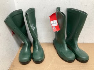 2 X PAIRS OF DUNLOP JOB GUARD HEAVY DUTY WELLIES IN GREEN - UK 8: LOCATION - I16