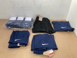 QTY OF ASSORTED NIKE CLOTHING ITEMS TO INCLUDE NIKE SWOOSH JOGGERS IN BLACK - UK M: LOCATION - H8