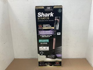 SHARK IZ400UKT ANTI HAIR WRAP PET PRO MODEL CORDLESS STICK VACUUM CLEANER - RRP £500.00: LOCATION - H4