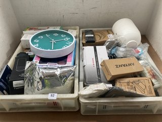 QTY OF ASSORTED ITEMS TO INCLUDE QTY OF WHITE PLASTIC BOWLS: LOCATION - J5