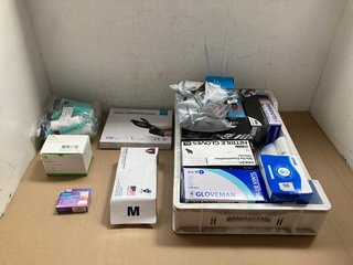 QTY OF ASSORTED MEDICAL ITEMS TO INCLUDE PACK OF HSE 18 X 18CM DRESSINGS: LOCATION - J6