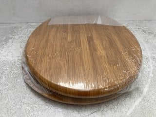 OAK EFFECT W/C SEAT - RRP £90: LOCATION - R4