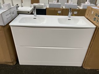 FLOOR STANDING 2 DRAWER TWIN SINK UNIT IN WHITE WITH A 1195 X 465MM TWIN CERAMIC BASIN TOP WITH A PAIR OF MONO BASIN MIXER TAPS & CHROME SPRUNG WASTES - RRP £1325: LOCATION - A6