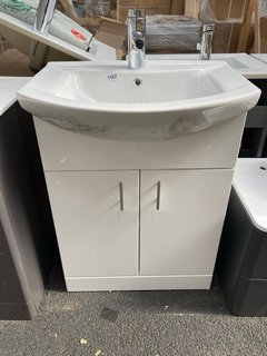 (COLLECTION ONLY) FLOOR STANDING 2 DOOR SEMI RECESSED SINK UNIT IN WHITE WITH A 650 X 470MM 1TH CERAMIC BASIN COMPLETE WITH A MONO BASIN MIXER TAP & CHROME SPRUNG WASTE - RRP £775: LOCATION - A6