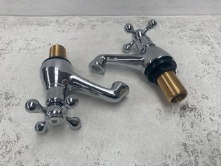 PAIR OF TRADITIONAL CROSSHEAD BATH/BASIN PILLAR TAPS IN CHROME - RRP £160: LOCATION - R1