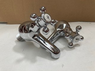 PAIR OF TRADITIONAL CROSSHEAD BATH/BASIN PILLAR TAPS IN CHROME - RRP £140: LOCATION - R3