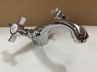 TRADITIONAL MONO BASIN MIXER TAP IN CHROME: LOCATION - R3