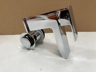 MONO BASIN MIXER TAP & CHROME SPRUNG WASTE - RRP £215: LOCATION - R3