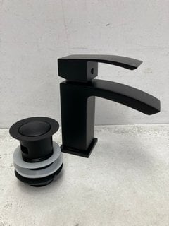 BLACK MONO BASIN MIXER TAP & SPRUNG WASTE - RRP £205: LOCATION - R3