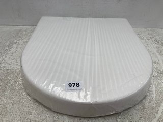 WHITE W/C SEAT - RRP £70: LOCATION - R3