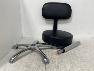 OFFICE CHAIR IN BLACK: LOCATION - WH4