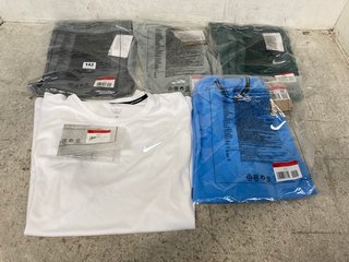 5 X ASSORTED MENS NIKE CLOTHING ITEMS IN SIZE L TO INCLUDE DRI-FIT RUNNING T-SHIRT IN GREY: LOCATION - WH7