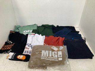 QTY OF ASSORTED MENS CLOTHING IN VARIOUS SIZES TO INCLUDE MIG CHINO SHORTS IN BEIGE - SIZE W36": LOCATION - WH8