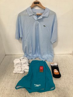 4 X ASSORTED MENS CLOTHING IN VARIOUS SIZES TO INCLUDE LACOSTE CLASSIC FIT POLO SHIRT IN PALE BLUE- SIZE XXL: LOCATION - WH8