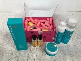 QTY OF ASSORTED BEAUTY ITEMS TO INCLUDE 200ML MOROCCAN OIL HAIR TREATMENT: LOCATION - A13